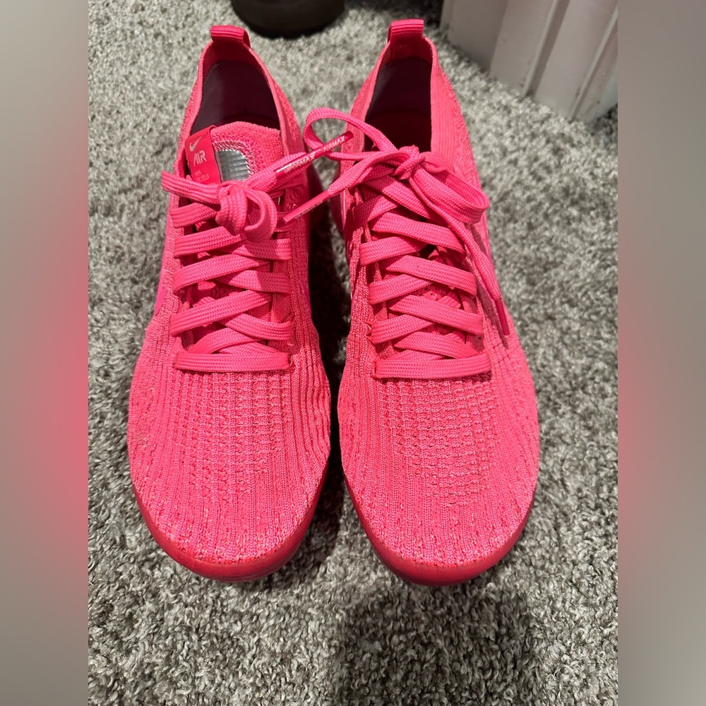 All pink vapormax
